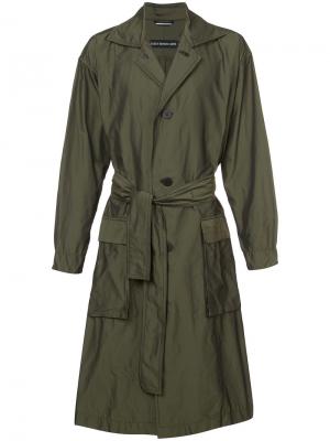 Однобортное пальто с поясом Issey Miyake. Цвет: зелёный