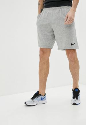 Шорты спортивные Nike. Цвет: серый