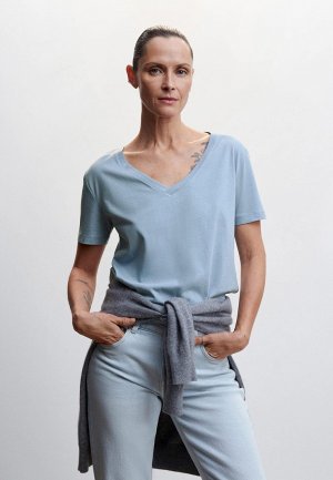 Футболка Mango. Цвет: голубой