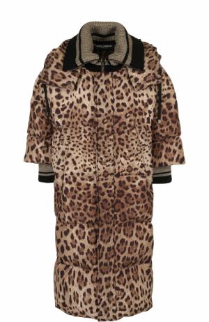 Удлиненный стеганый пуховик с леопардовым принтом Dolce & Gabbana. Цвет: леопардовый