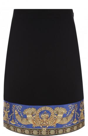 Мини-юбка с контрастной отделкой Versace. Цвет: черный