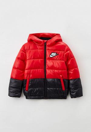 Куртка утепленная Nike. Цвет: красный
