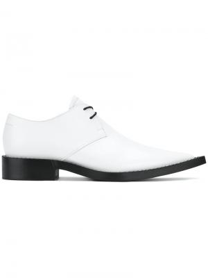 Туфли с заостренным носком на шнуровке Mm6 Maison Margiela. Цвет: белый
