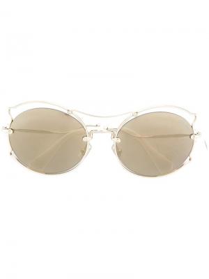 Солнцезащитные очки в круглой оправе Miu Eyewear. Цвет: металлический