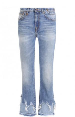 Укороченные расклешенные джинсы с потертостями R13. Цвет: голубой
