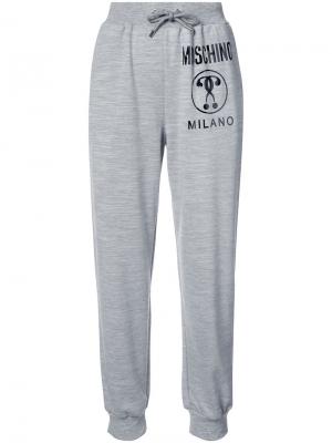 Спортивные брюки со стяжкой и логотипом Moschino. Цвет: серый