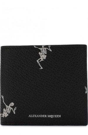 Кожаное портмоне с отделениями для кредитных карт и принтом Alexander McQueen. Цвет: черно-белый