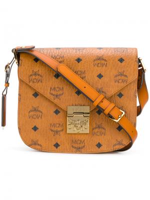 Мини-сумка через плечо с логотипом MCM. Цвет: коричневый