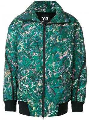 Пальто-пуховик с принтом Y-3. Цвет: зелёный
