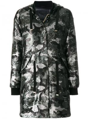Камуфляжное пальто-пуховик с капюшоном и пайетками Herno. Цвет: чёрный