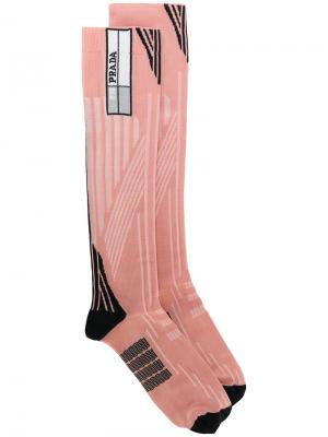 Носки с геометрическим узором в технике интарсия Prada. Цвет: розовый и фиолетовый