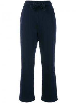 Укороченные спортивные брюки Moncler. Цвет: синий