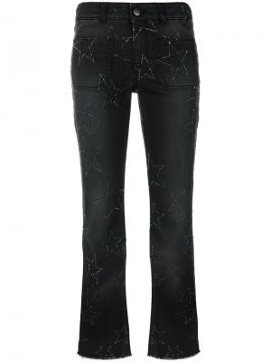 Укороченные джинсы со звездами Stella McCartney. Цвет: чёрный
