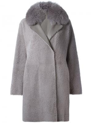 Двубортное пальто из овчины Guy Laroche. Цвет: серый