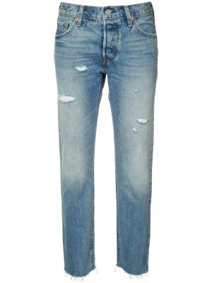 Укороченные джинсы с потертой отделкой Levis Levi's. Цвет: синий