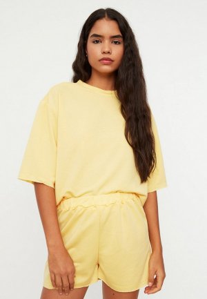 Пижама Trendyol. Цвет: желтый