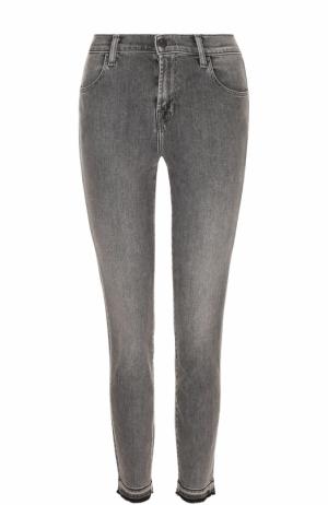 Укороченные джинсы-скинни с потертостями J Brand. Цвет: серый