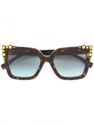 Солнцезащитные очки в массивной квадратной оправе Fendi Eyewear. Цвет: коричневый