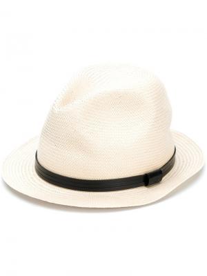Шляпа с отделкой из искусственной кожи Emporio Armani. Цвет: телесный