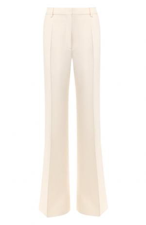 Расклешенные брюки из смеси шерсти и шелка Valentino. Цвет: кремовый