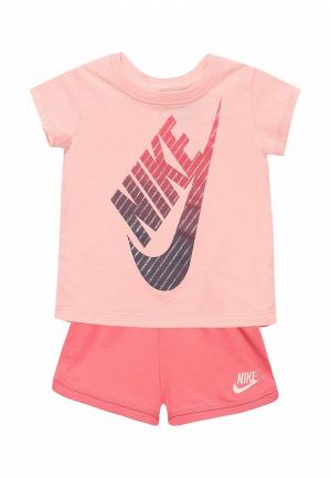 Костюм спортивный Nike. Цвет: розовый