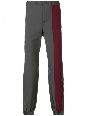 Эластичные брюки Prada. Цвет: серый