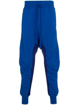 Спортивные брюки с заниженным шаговым швом и манжетами Haider Ackermann. Цвет: синий