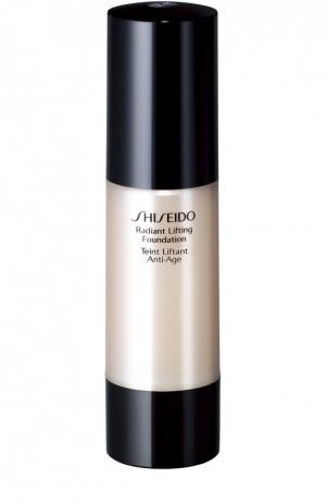Тональное средство с лифтинг-эффектом, придающее коже сияние B20 Shiseido. Цвет: бесцветный