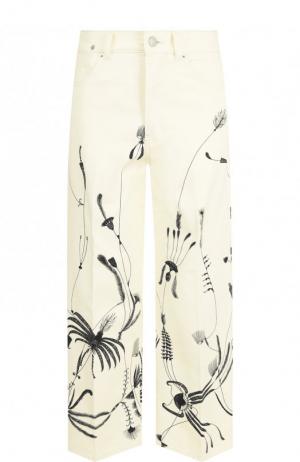 Укороченные джинсы со стрелками и принтом Dries Van Noten. Цвет: кремовый