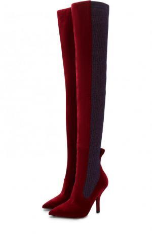 Бархатные ботфорты с вязаной отделкой на шпильке Fendi. Цвет: бордовый