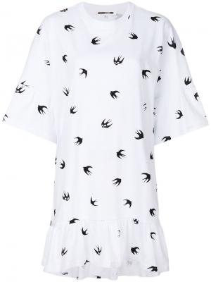 Платье-футболка с принтом ласточек McQ Alexander McQueen. Цвет: белый