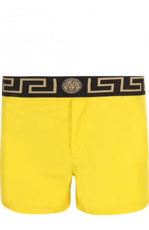 Плавки-шорты с широкой резинкой Versace. Цвет: желтый