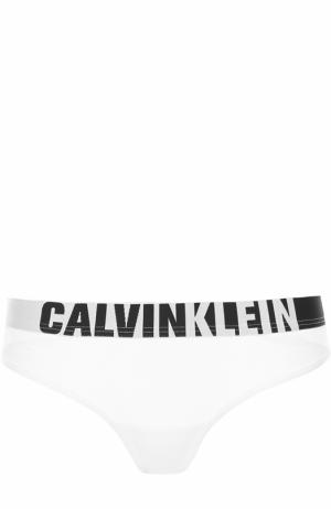 Трусы-стринги с перфорацией и логотипом бренда Calvin Klein Underwear. Цвет: белый
