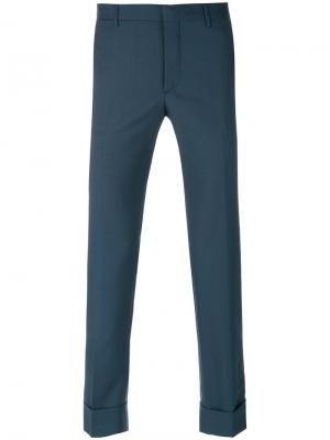 Укороченные классические брюки Prada. Цвет: синий